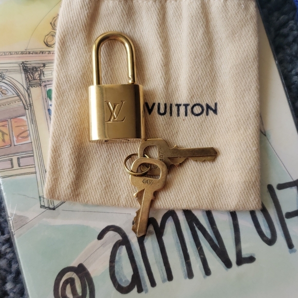 Louis Vuitton Lock & 2 Keys w/ Dustbag -LV Padlock - Picture 1 of 7